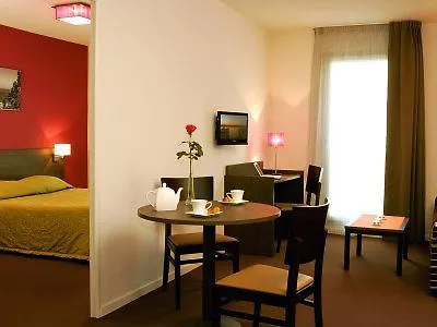 Adagio Access Saint Charles 3*